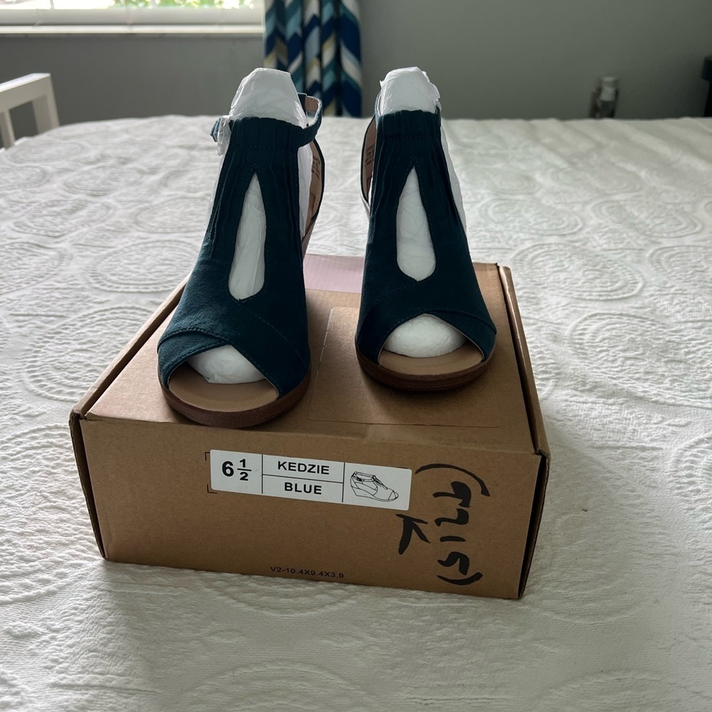 Journey Collection Women Blue Kenzie Comfort Soles, Wedge Sandals, Size 61/2 M . - Picture 3 of 9